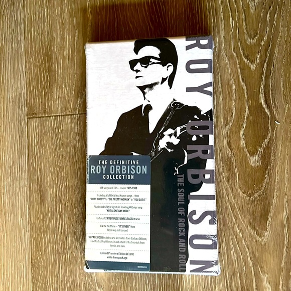 Roy Orbison Definitive Collection CD Box Set (NWT) - Picture 1 of 3